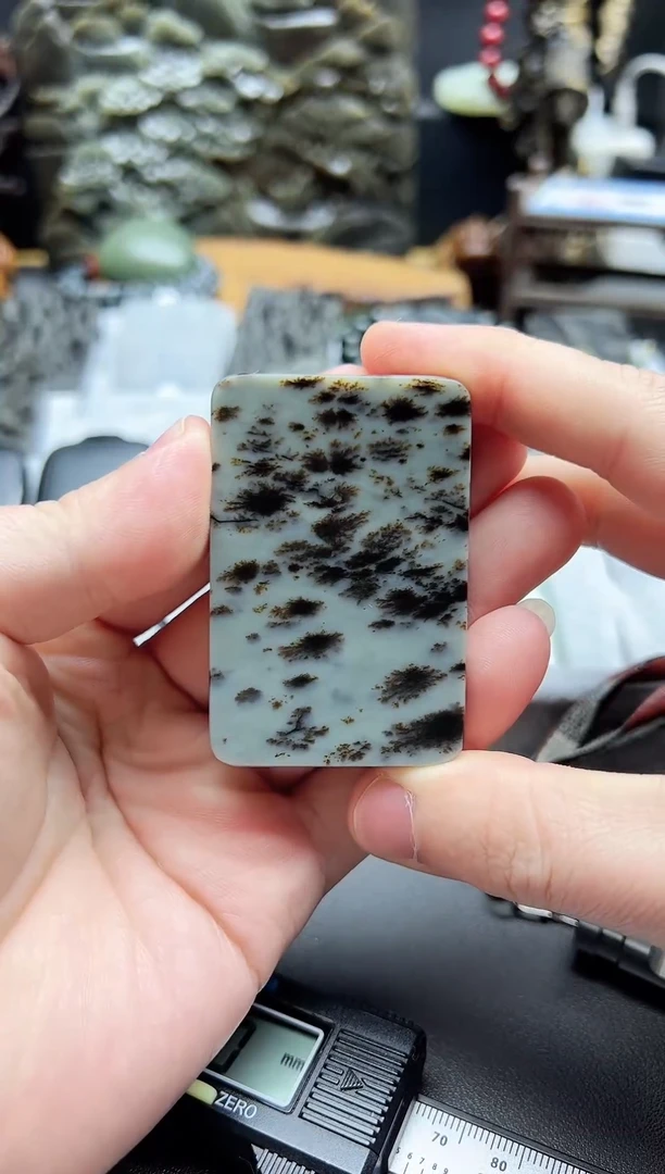 颈饰未镶嵌和田玉若羌青花意境平安无事牌