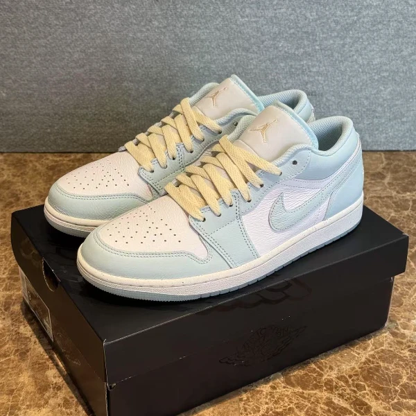 NIKE/耐克AJ1板鞋 Air Jordan 1 冰川蓝白百搭休闲男女鞋全新正品