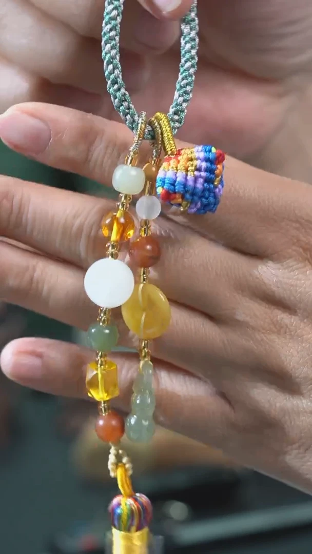 和田玉未镶嵌颈饰吊坠