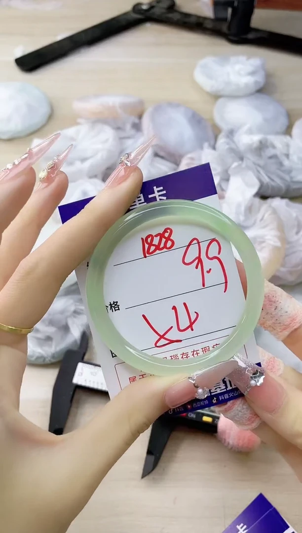 玛瑙/玉髓手镯未镶嵌1828