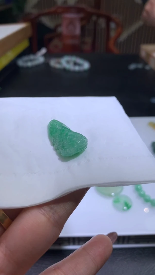 未镶嵌定制翡翠七**虹翡翠