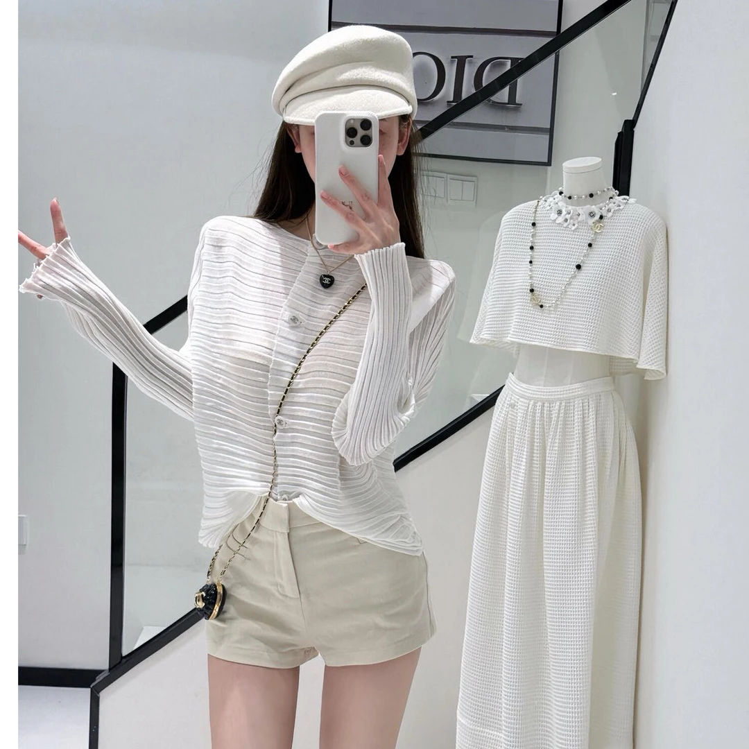 白色极简长袖套装上衣气质显瘦洋气休闲百搭外穿性感辣妹短裤套装