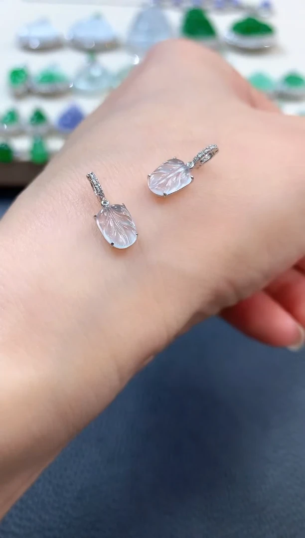 【闪购商品】翡翠吊坠(不含链)18K金镶嵌b5多样性一件发货