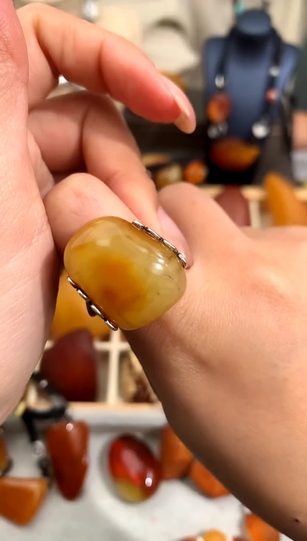 【闪购商品】蜜蜡裸石未镶嵌似玉