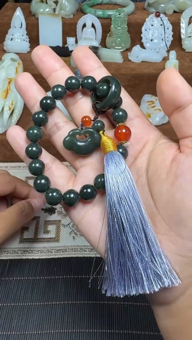 颈饰未镶嵌和田玉1