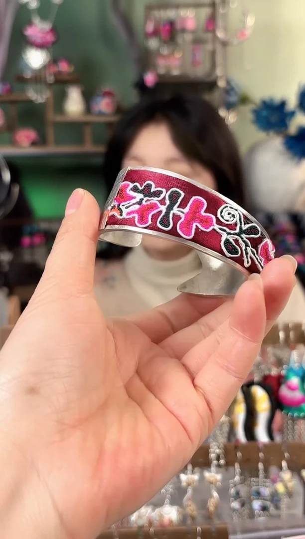 彩云南阁非遗老绣饰品552*