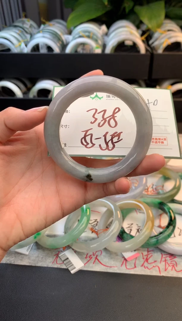 未镶嵌定制翡翠毛货需精细抛光+多人