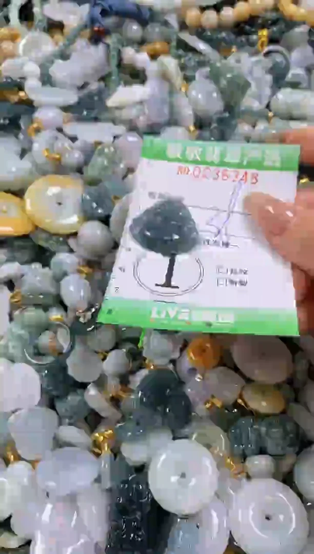 翡翠未镶嵌颈饰闪购0236348