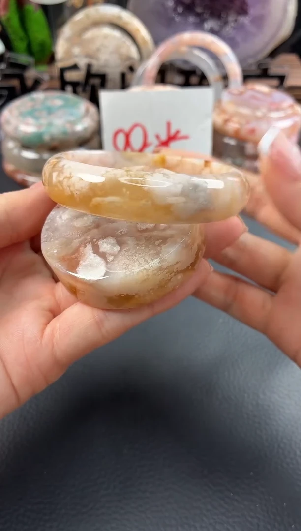 未镶嵌手镯（圆镯）石英质玉53
