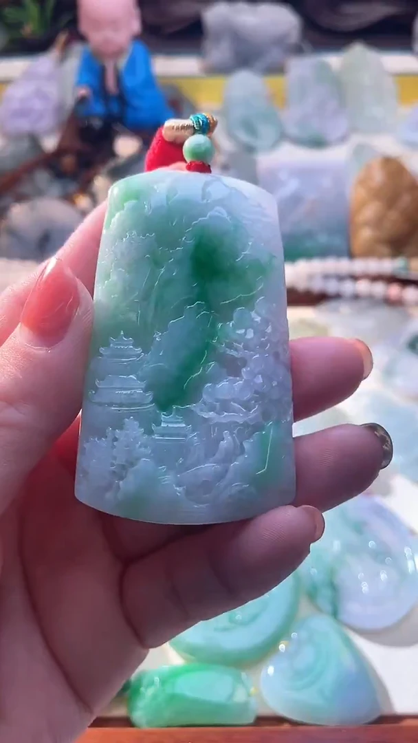 翡翠未镶嵌颈饰山水