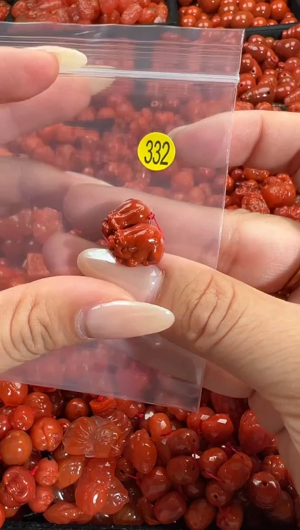 颈饰未镶嵌南红玛瑙1