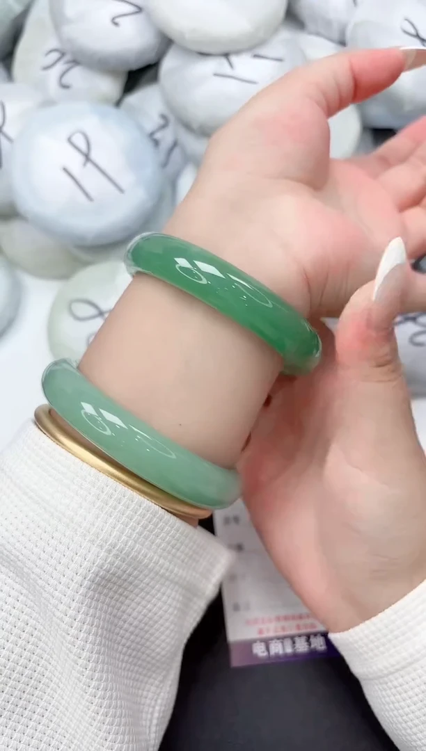 未镶嵌手镯石英质玉41-63.3