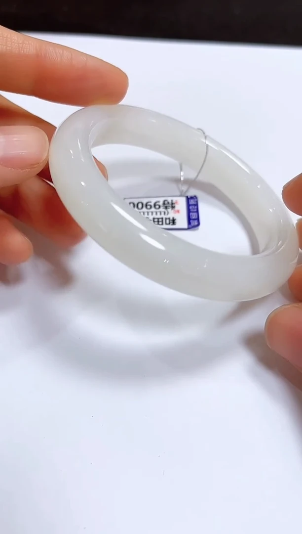 颈饰未镶嵌和田玉56手镯