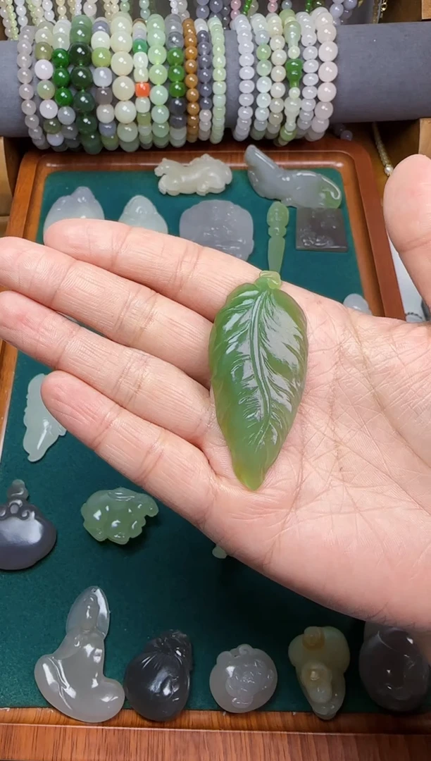 【闪购商品】和田玉无未镶嵌碧玉叶子吊坠