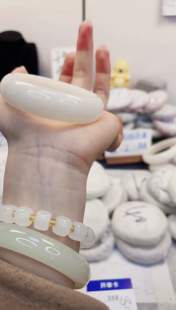 【闪购商品】石英质玉手镯未镶嵌359