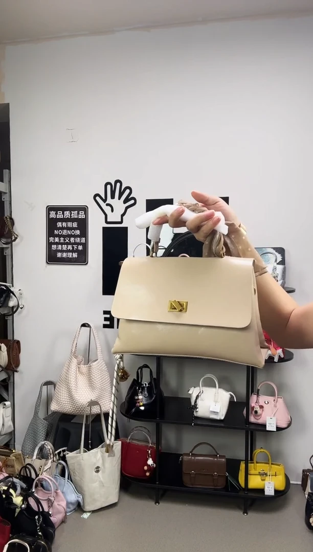 小牛皮（革）轻奢女包（默认微瑕）编号：85