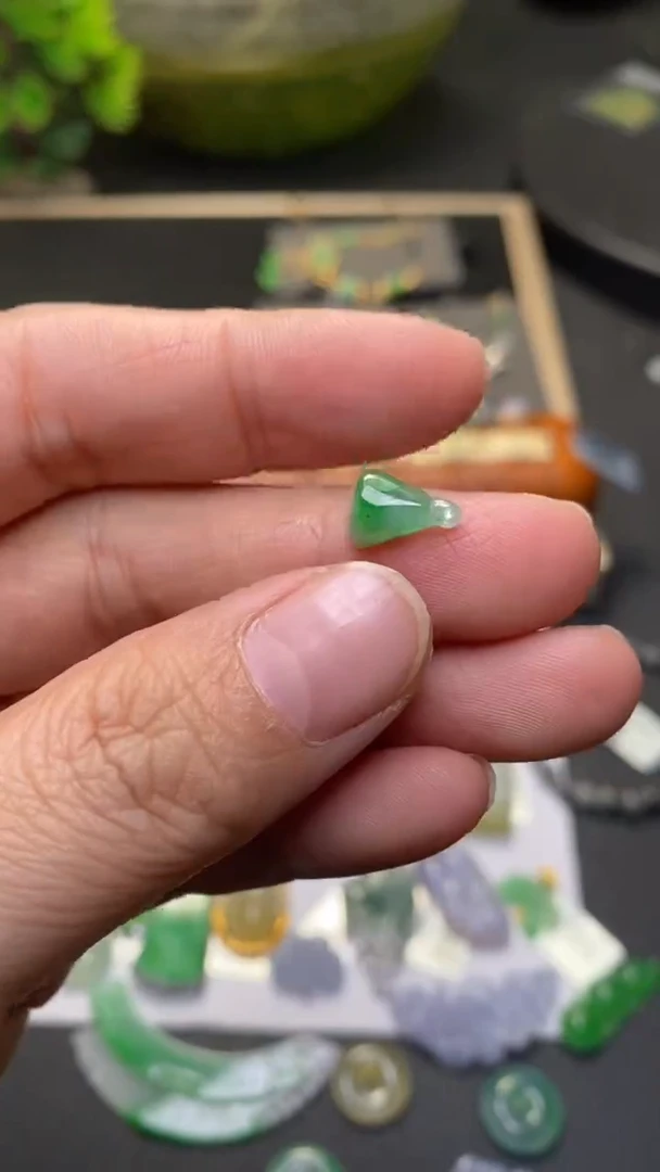 颈饰未镶嵌翡翠净货36115