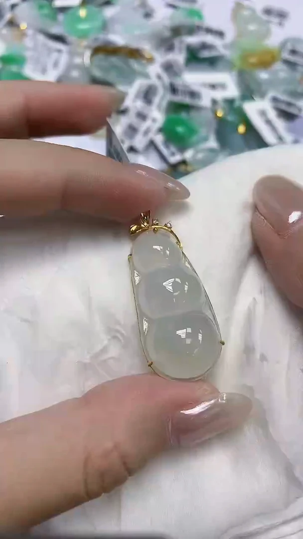翡翠18K金镶嵌颈饰天然缅甸翡翠A货