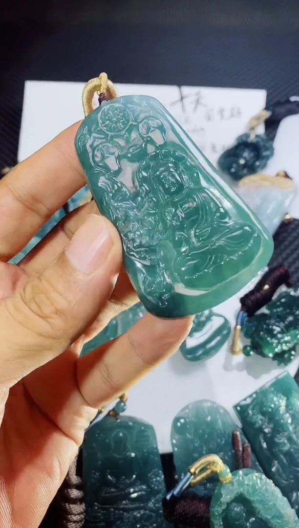翡翠未镶嵌颈饰