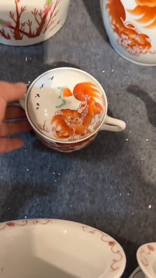 摆件瓷摆件瓷摆件红狮子大盖子水壶