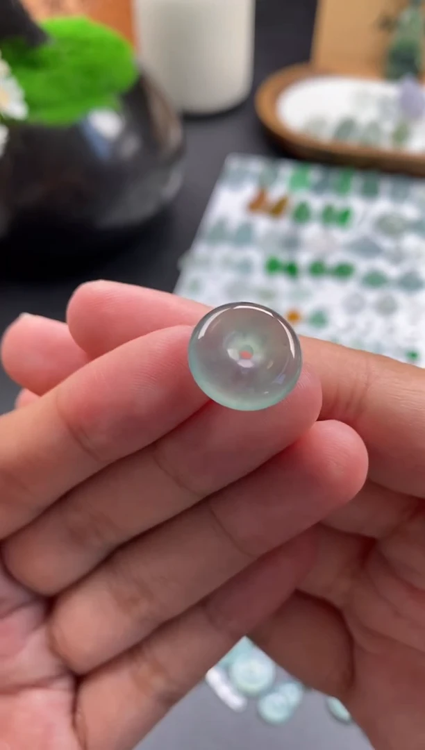 颈饰未镶嵌翡翠冰种平安扣