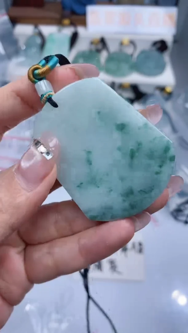 颈饰未镶嵌翡翠吊坠