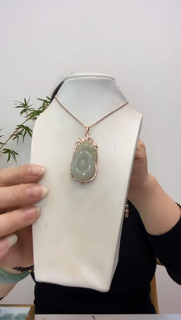 【闪购商品】翡翠吊坠(赠链)银S925镶嵌福贝玫瑰边