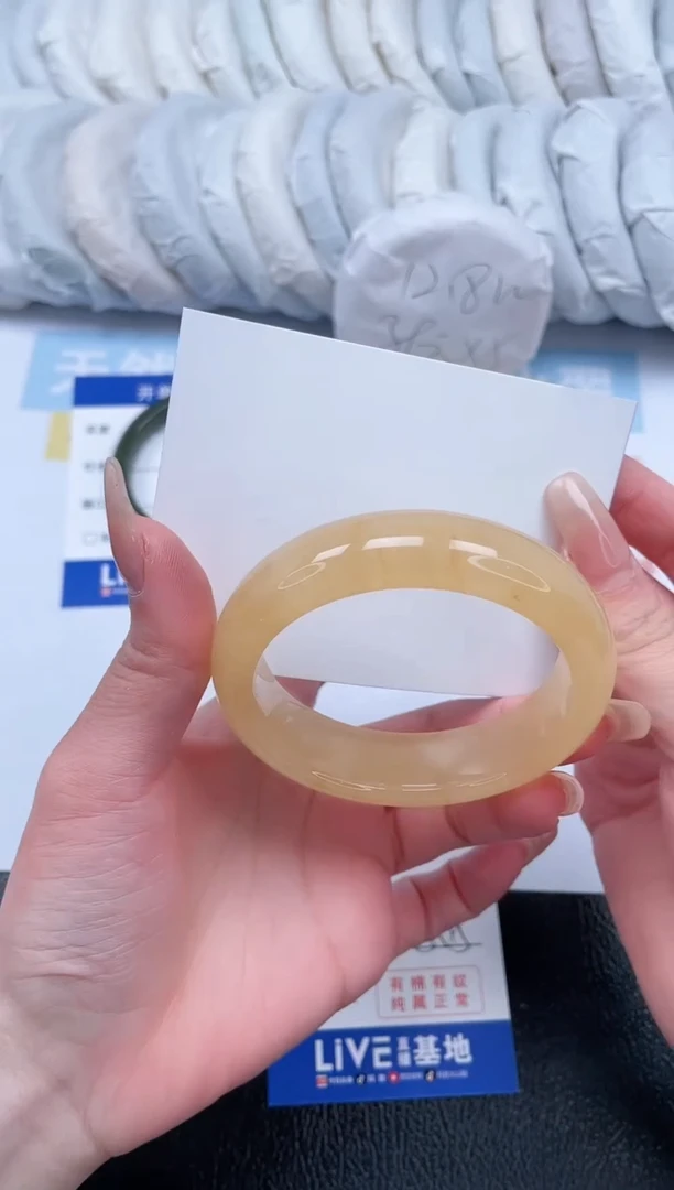 【闪购商品】石英质玉手镯未镶嵌T287-55.5