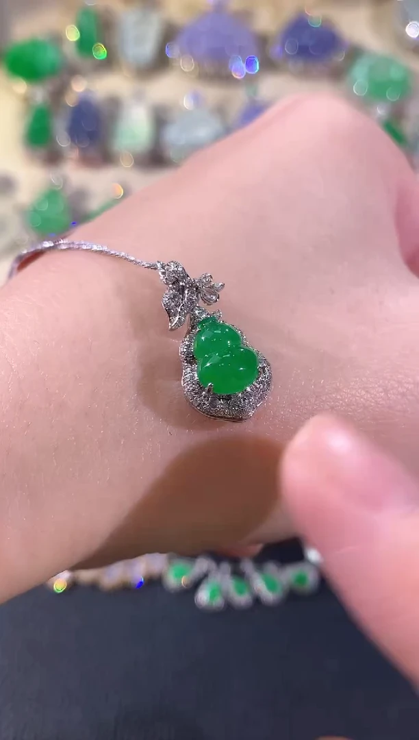 吊坠(不含链)18K金镶嵌翡翠冬日珠宝Q69