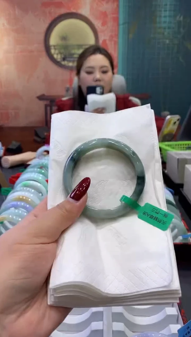 【闪购商品】翡翠手镯未镶嵌多人0019051