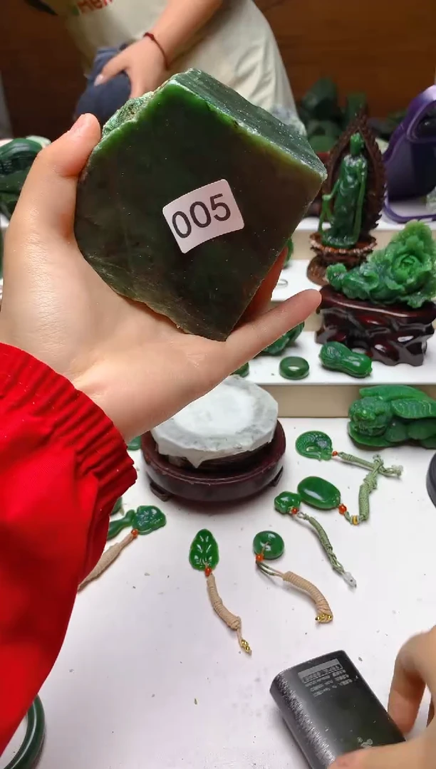 未镶嵌和田玉（碧玉）摆件1