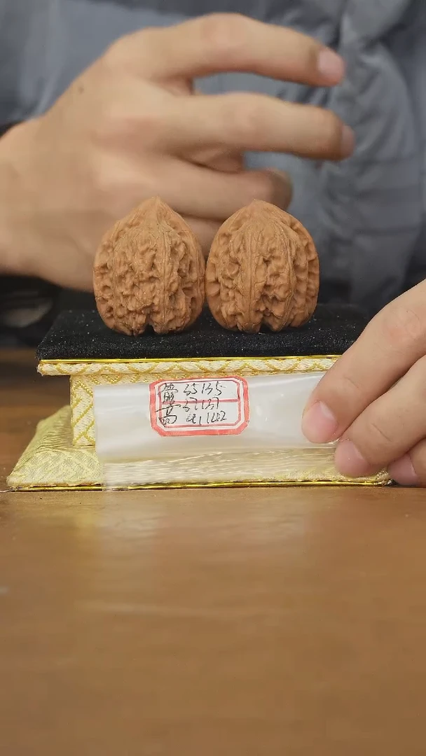 把件文玩核桃赤龙鸡心