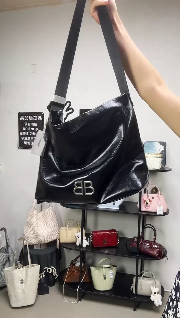 小牛皮（革）彩汐轻奢女包编号：118