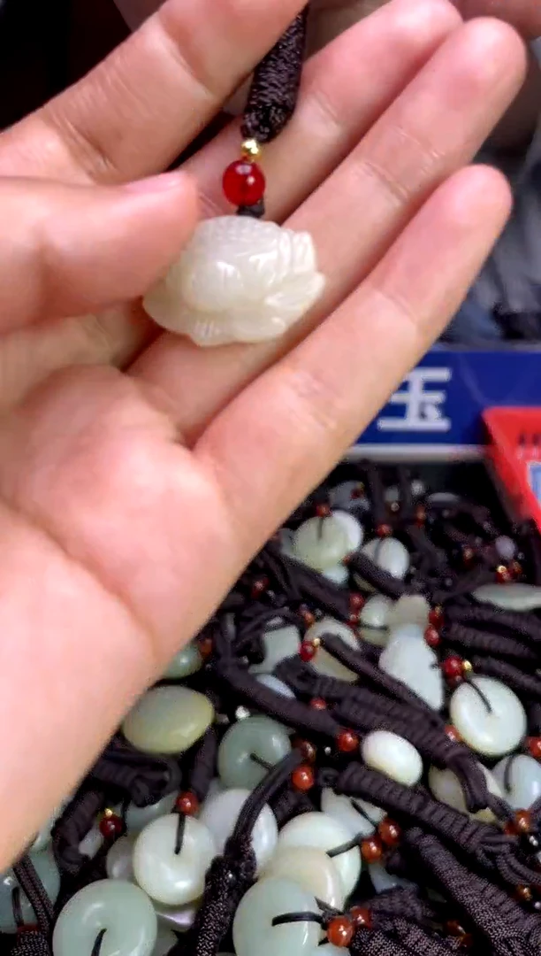 未镶嵌和田玉挂件1