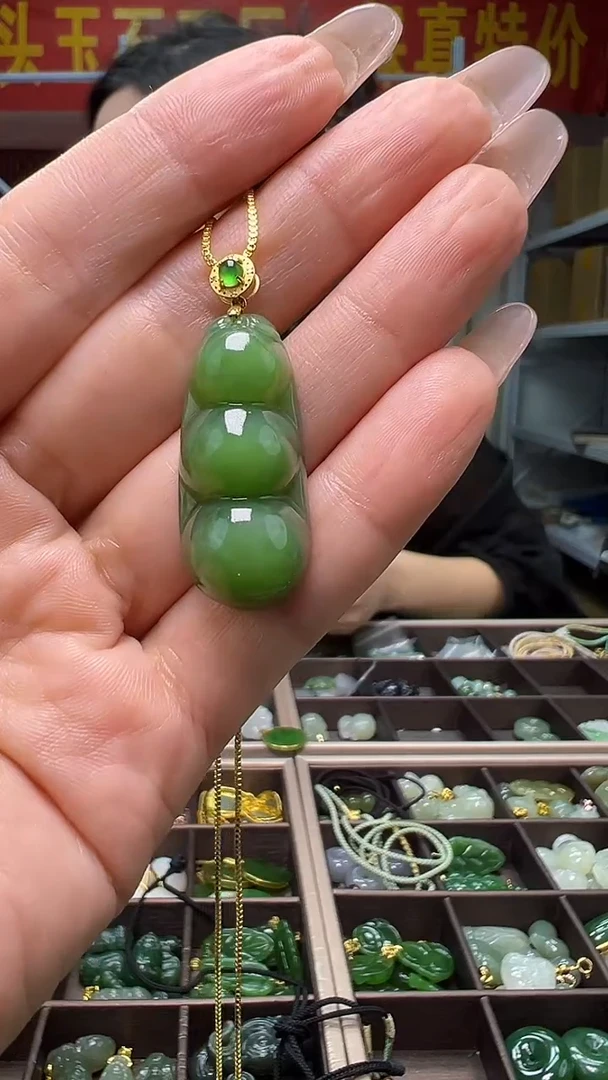 颈饰18K金镶嵌和田玉(多样性发货.发其一）10.8.71