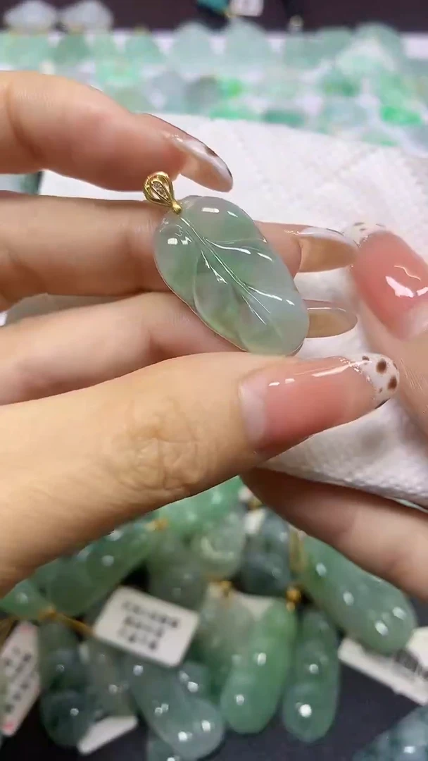 颈饰未镶嵌翡翠天然翡翠A货