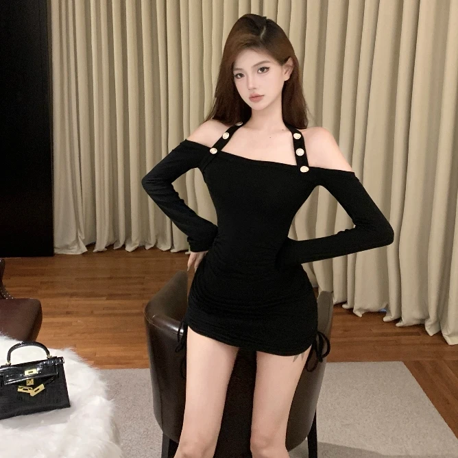 辣妹性感挂脖露肩抽绳长袖连衣裙高腰设计感修身显瘦性感包臀短裙