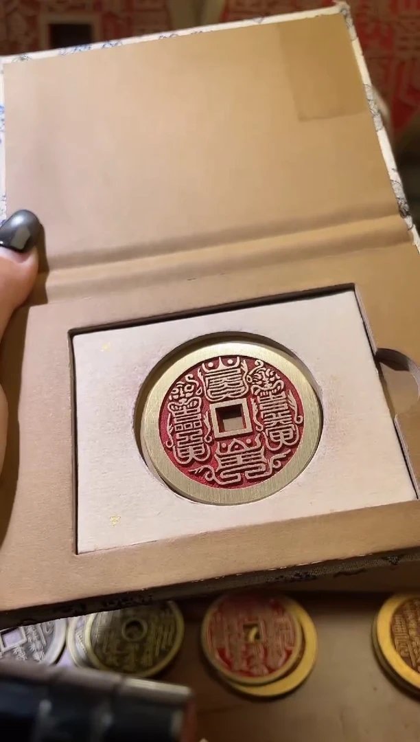 铜点砂紫薇花钱+锦盒和脖挂