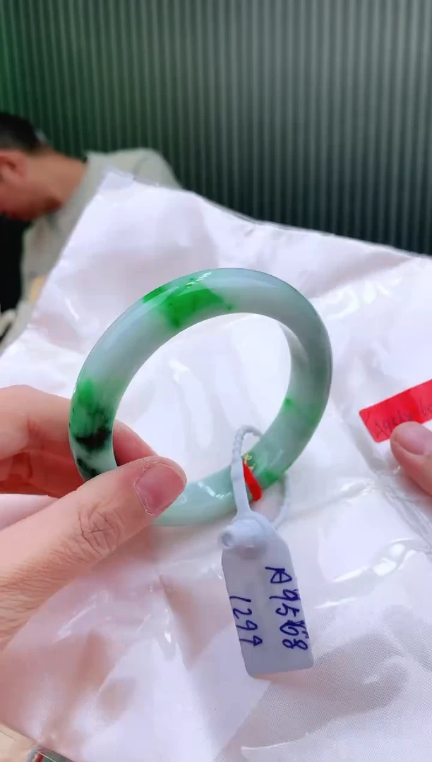 未镶嵌手镯翡翠60+