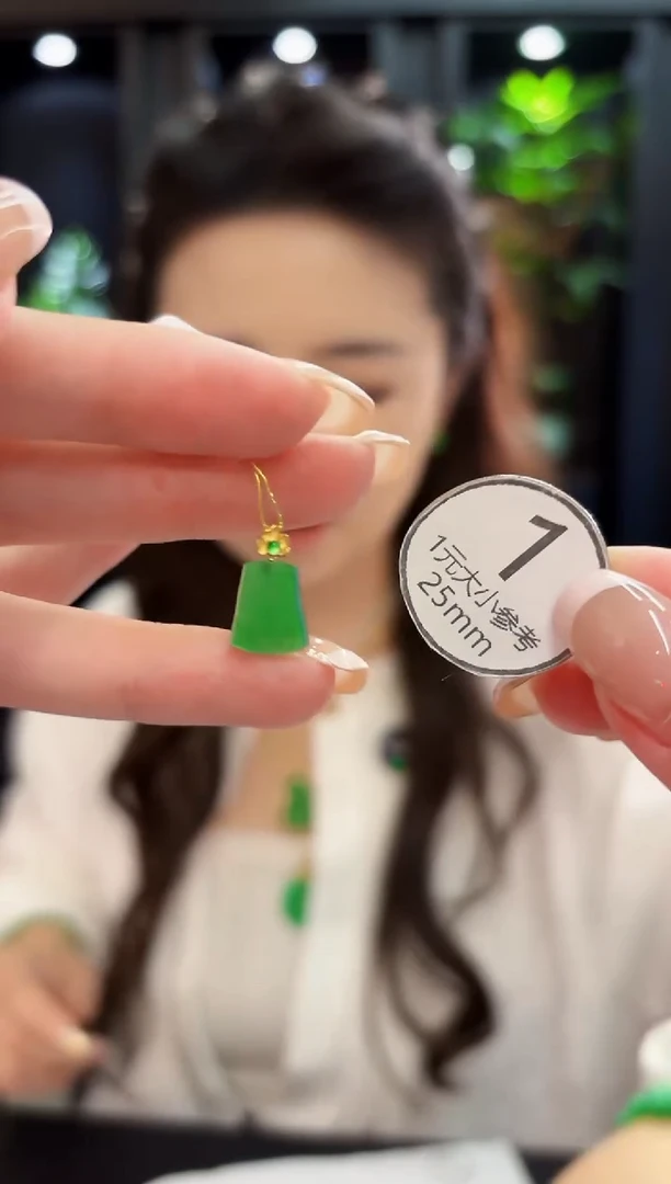 颈饰18K金镶嵌翡翠 缅料A货/支持复检/一件