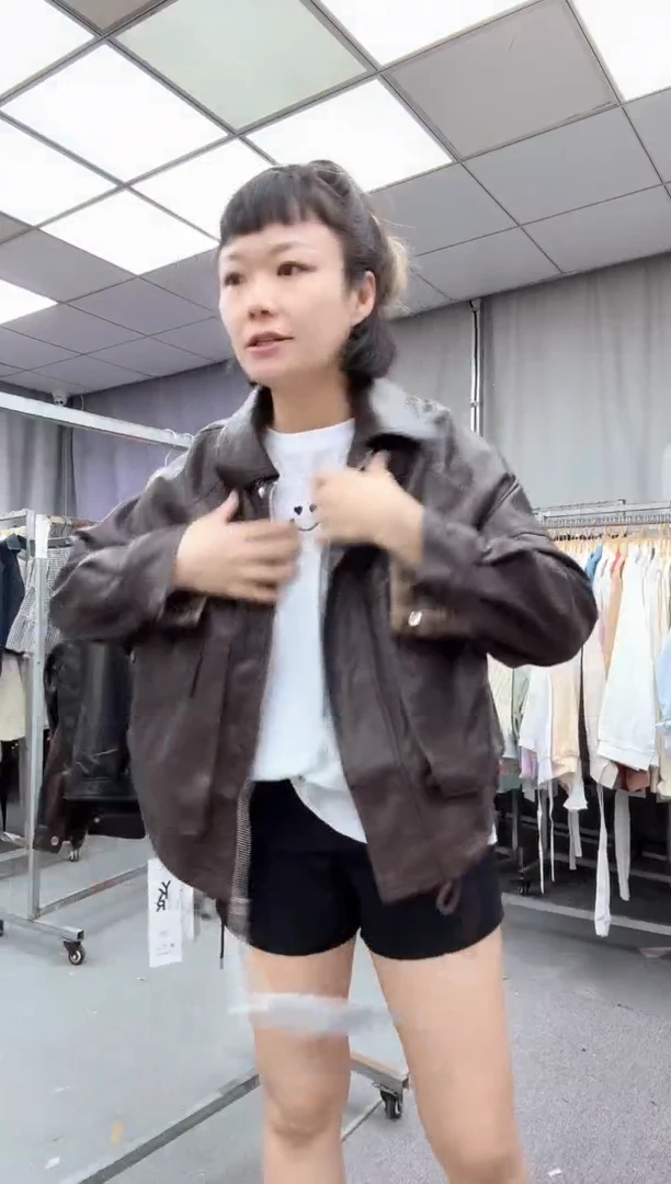 身上皮衣  大哥家漂亮衣服漂亮颜色