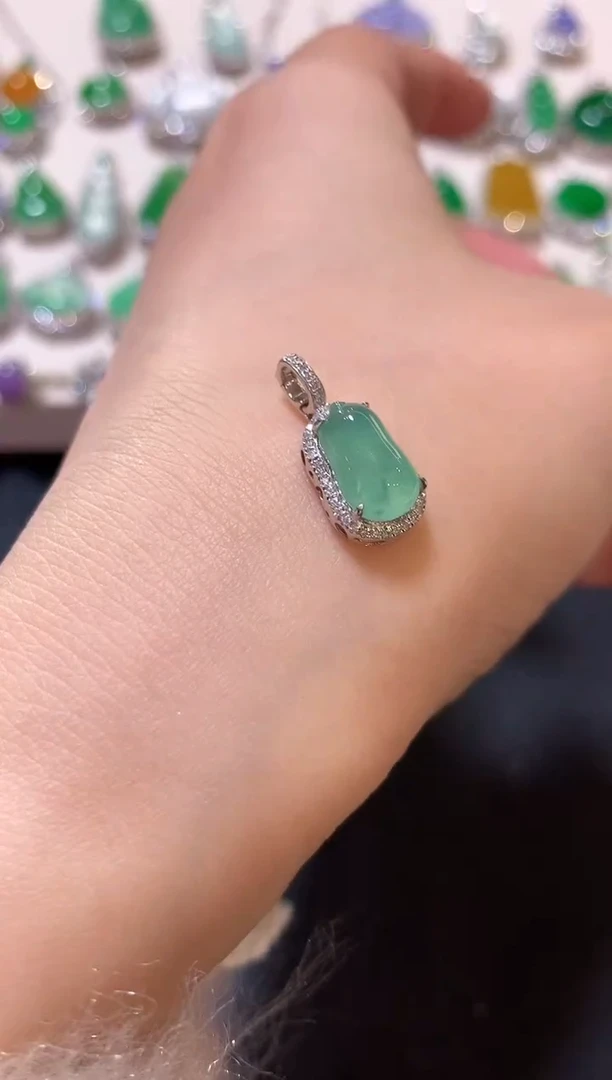 吊坠(不含链)18K金镶嵌翡翠z17