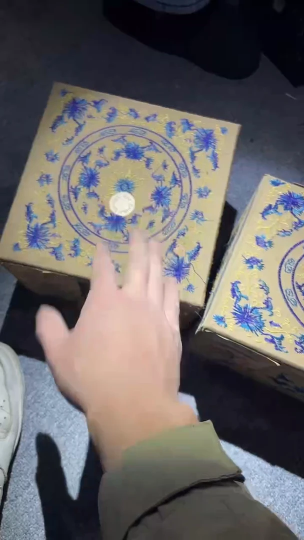 木 开蓝花黄色正方刺绣盒子精品复古风