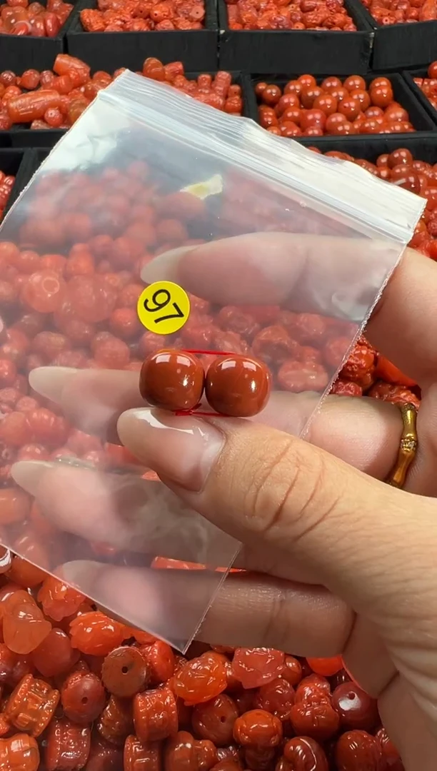 颈饰未镶嵌南红玛瑙1