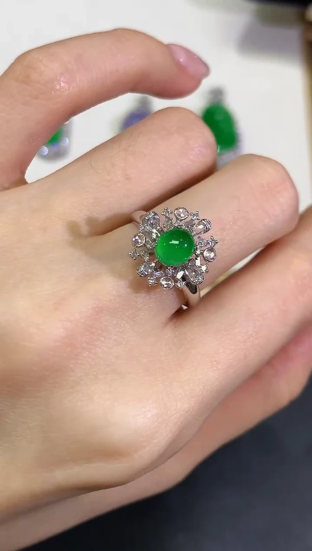 【闪购商品】翡翠颈饰18K金镶嵌团购55