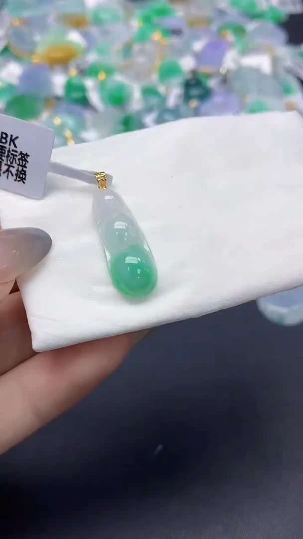 翡翠未镶嵌颈饰天然缅甸a货翡翠