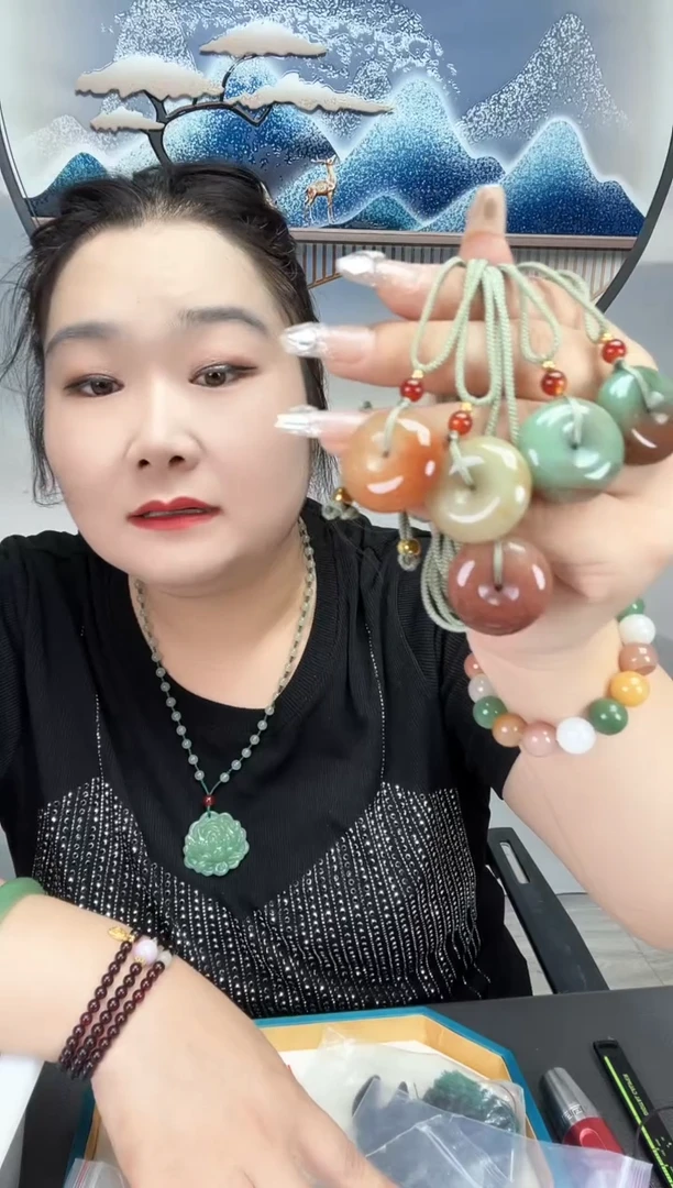 石英质玉独龙玉红皮绿肉平安扣未镶嵌红皮绿肉平安扣