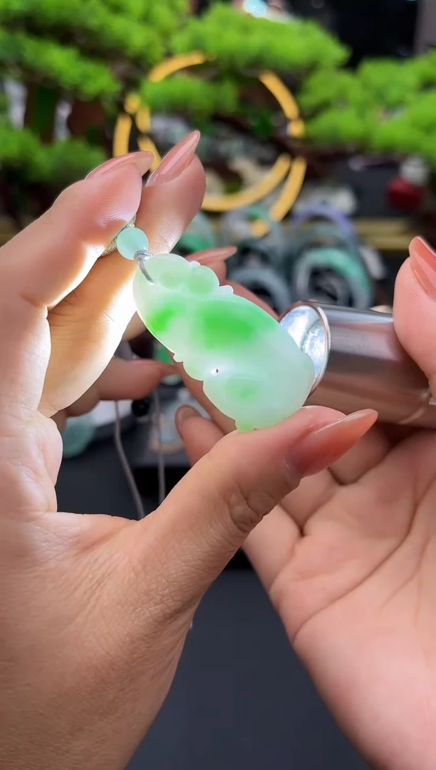 颈饰未镶嵌翡翠吊坠