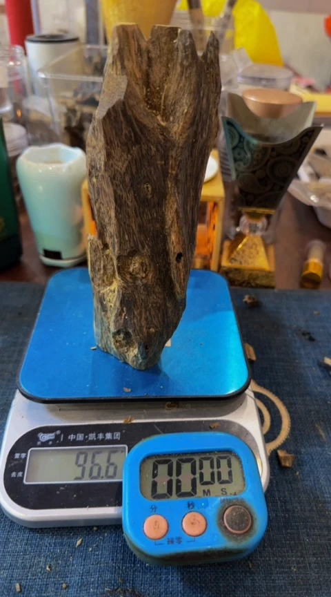 沉香碎屑沉香红奇虫漏块料96克