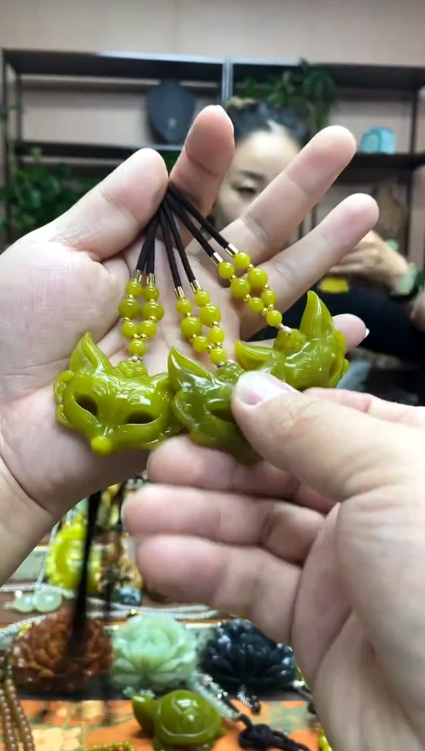 未镶嵌岫玉吊坠多样性发货发其中之一